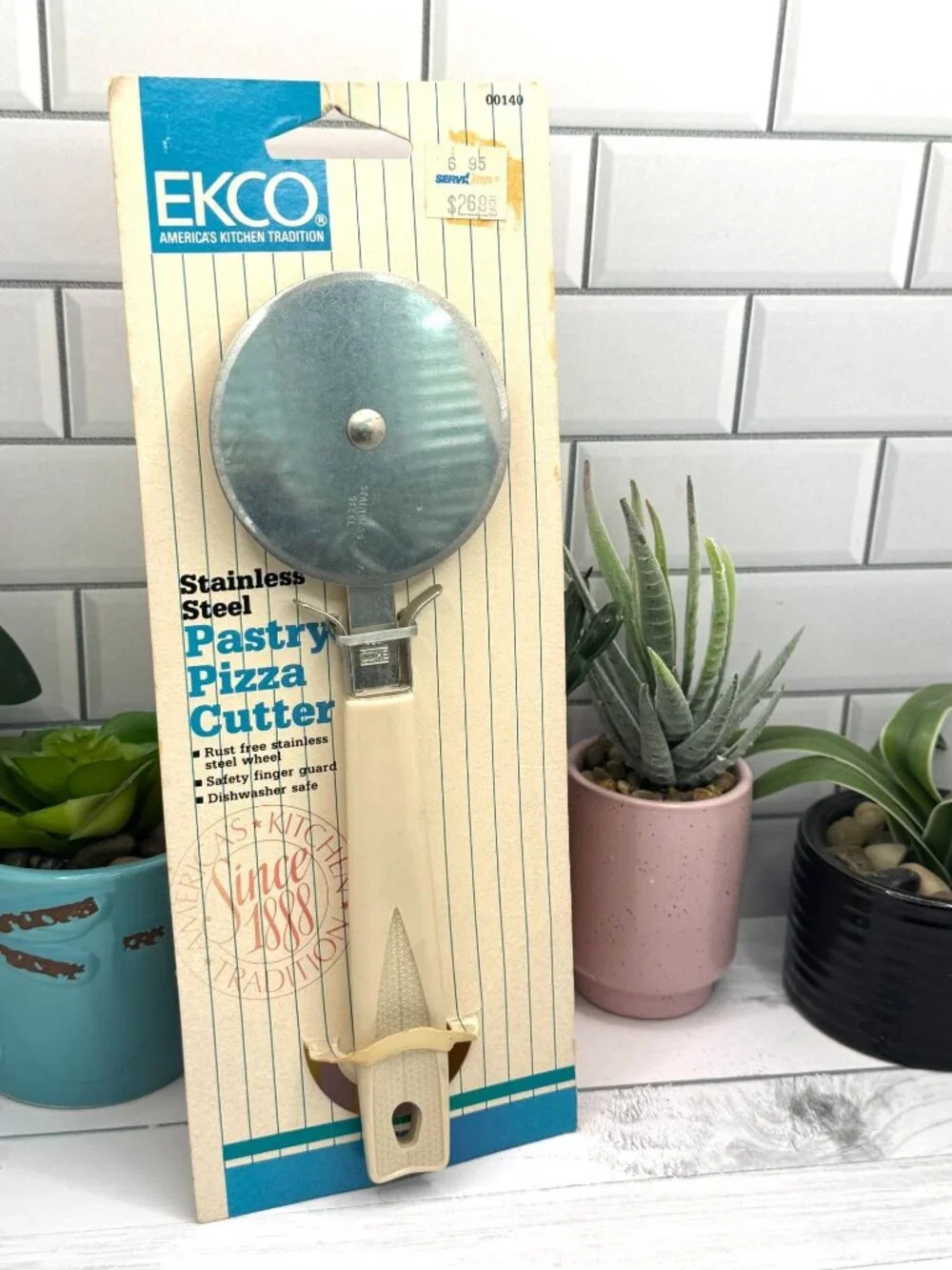 Ekco Stainless Steel Pastry & Pizza Cutter With Safety Guard